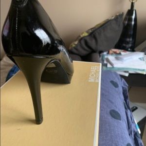 Michael Kors Ionna Pump Round Toe Patent